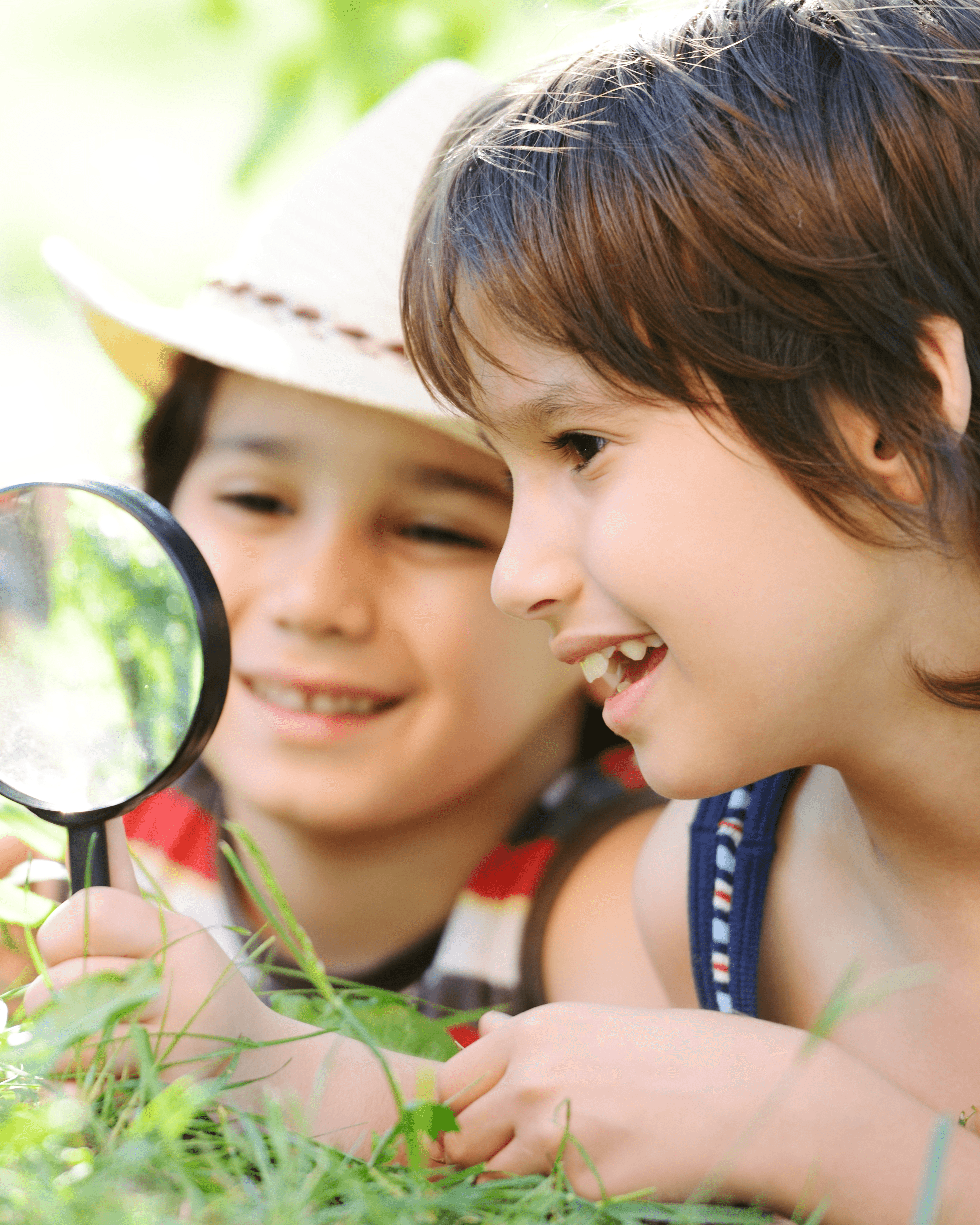 kids with magnifying glass 2